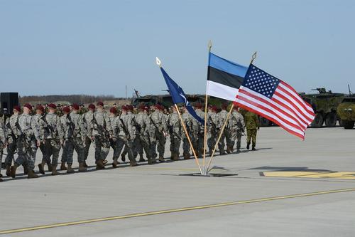 НАТО увеличит свою группировку на восточном фронте до 300 тыс. штыков