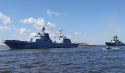 Главный парад ВМФ РФ состоялся в Санкт-Петербурге и Кронштадте