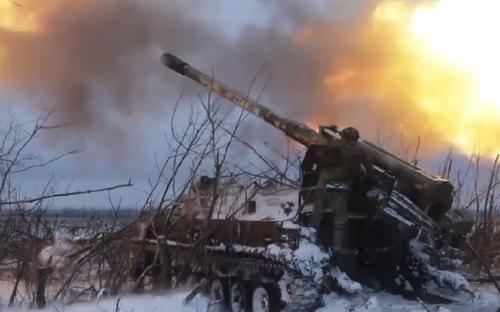 Артиллеристы ВС РФ умело поражают врага маневрируя огнём и колёсами