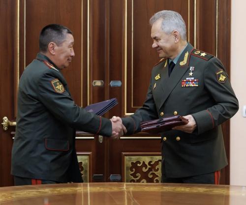 МО России и Киргизии подписали в Астане соглашения о взаимодействии в сфере РХБЗ